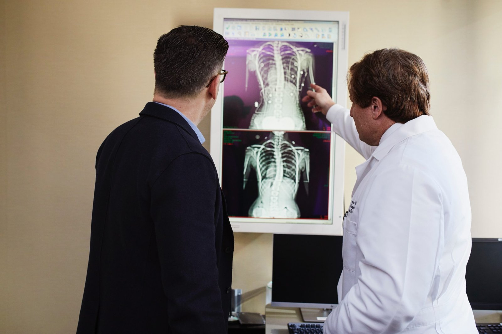 Qual o salário do médico especialista? Veja por áreas