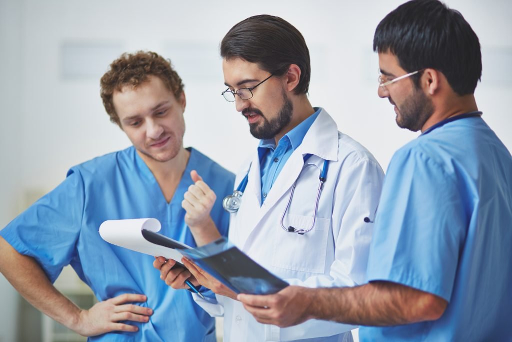salário do médico especialista