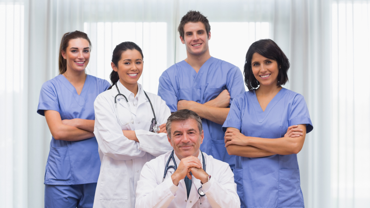 Governo anuncia 3 mil novas bolsas de residência médica e edital para 900 especialistas no SUS