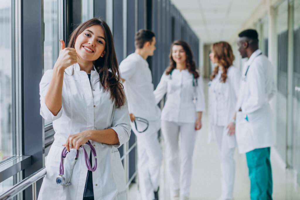 ALUNA DE MEDICINA COMEMORAM A PROVA DO REVALIDA, AGORA, IGUAL AO ENAMED